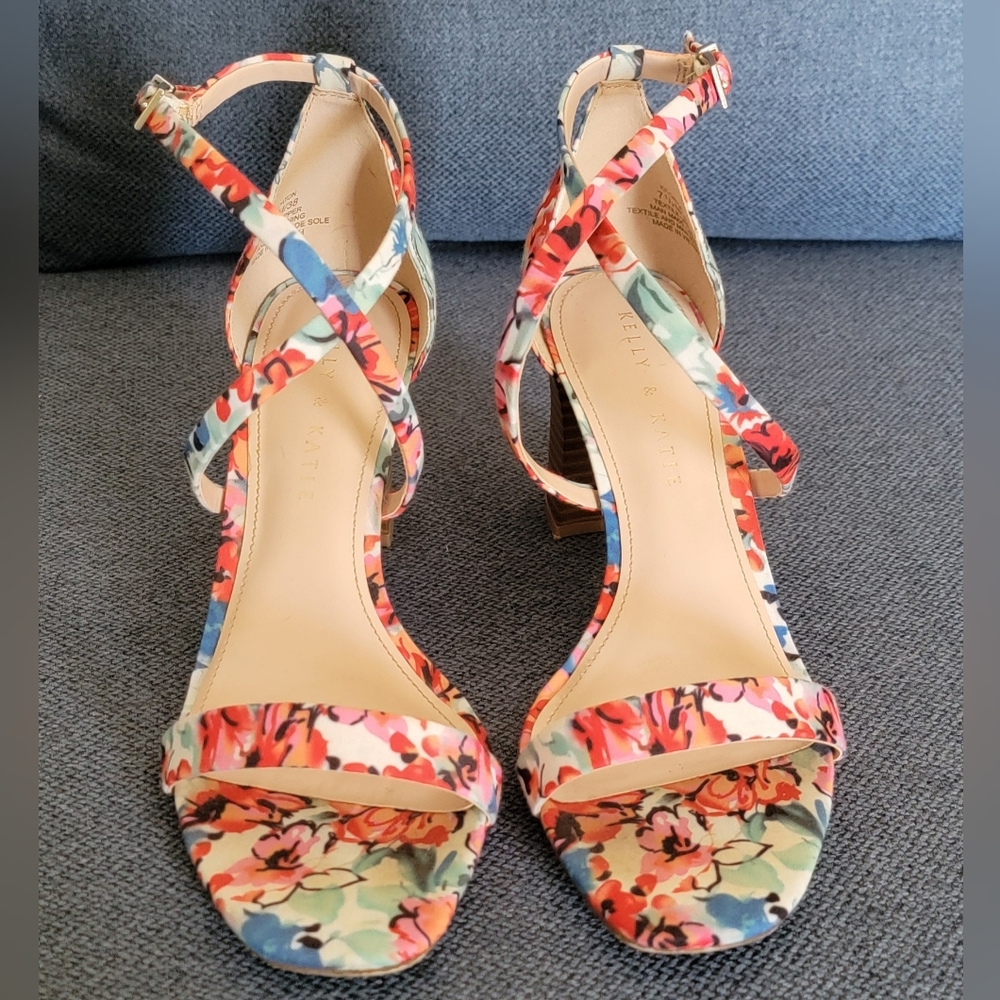 Kelly & Katie Floral pattern Midi block heels